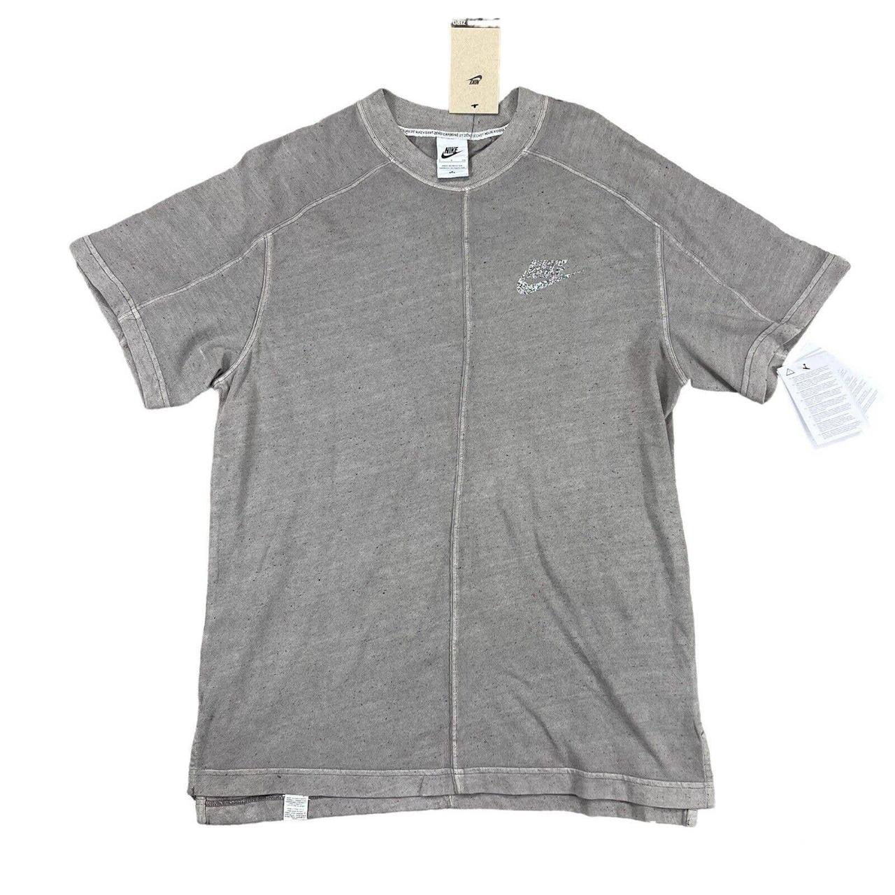 nike t shirt with zip pocket