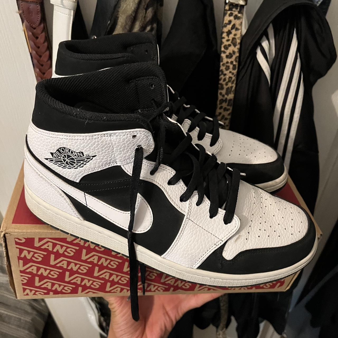 mens black and white jordan 1