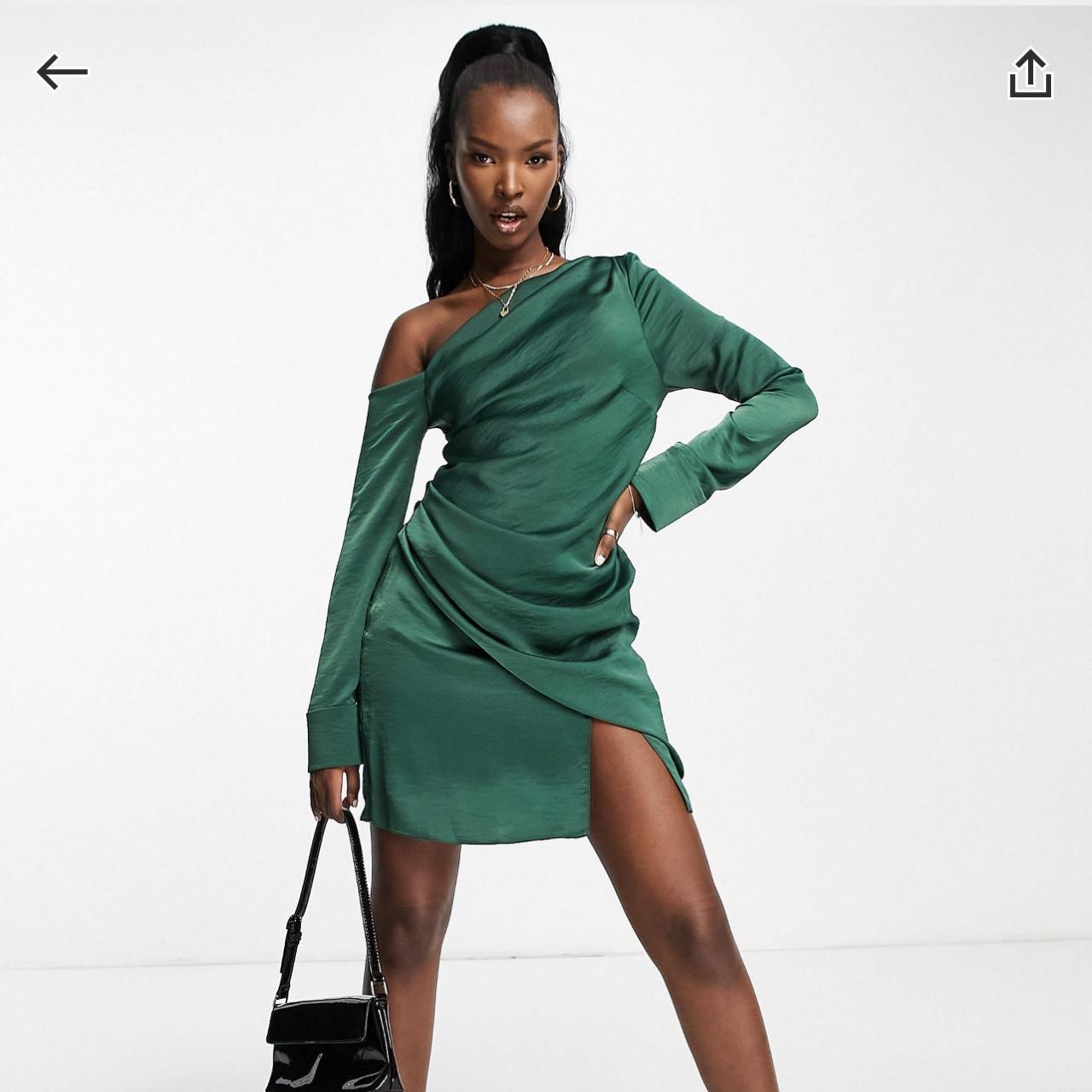 Emerald Green Mini Dress perfect for a night out in. Depop