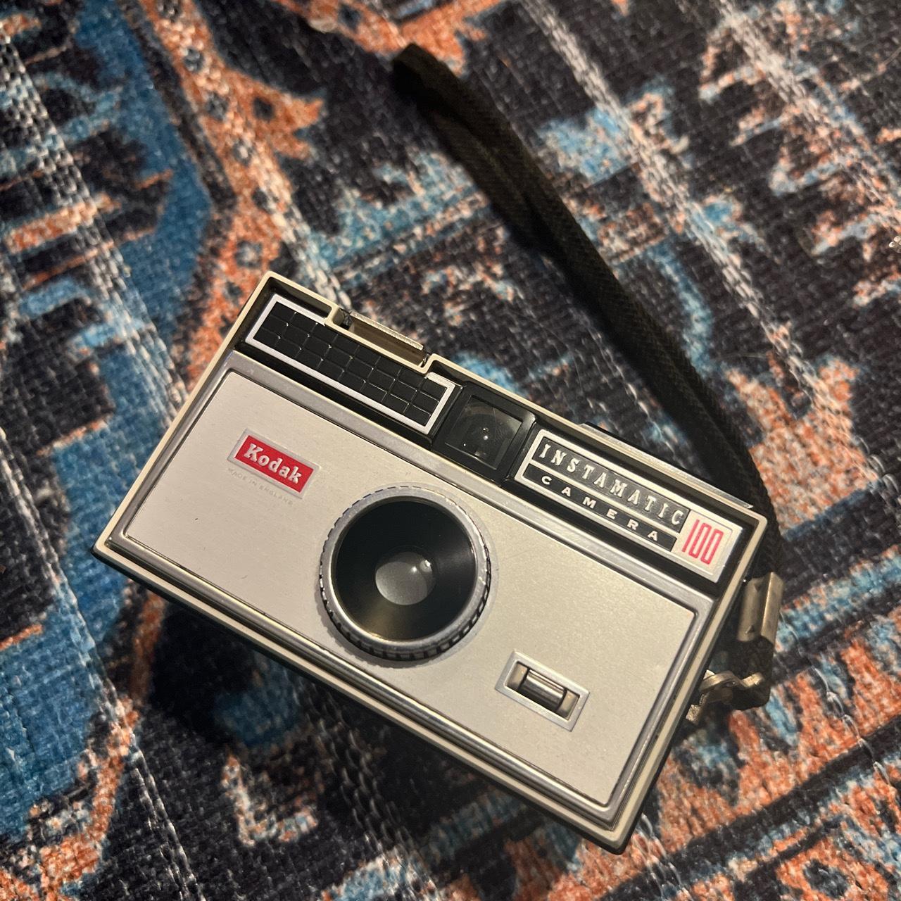 Vintage Kodak 100 Instamatic Camera With Fold Out ... - Depop