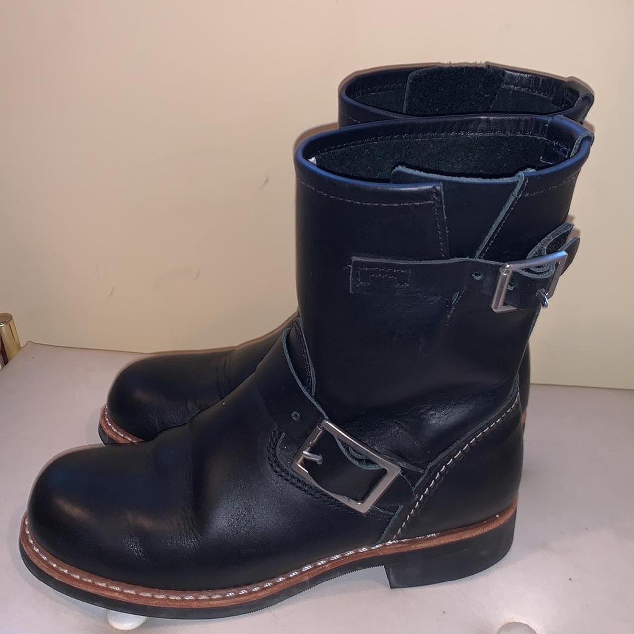 Red wing store engineer boots womens