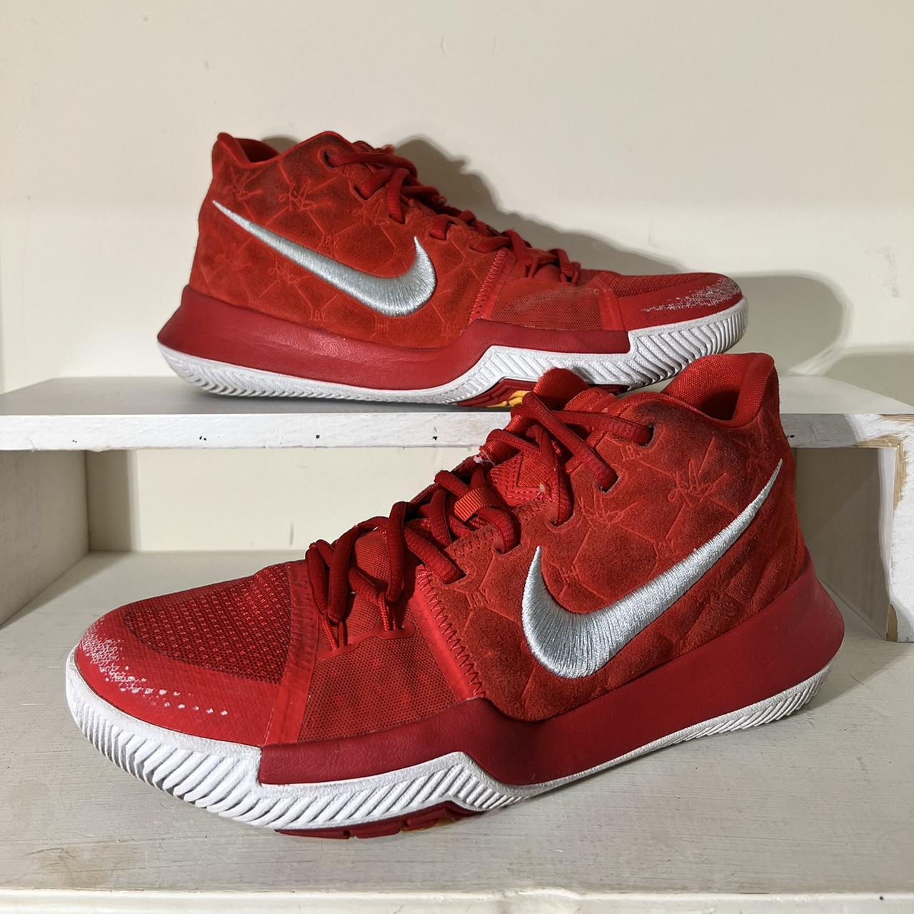 Kyrie 3 university red size 7.5 men s. Shoes are in