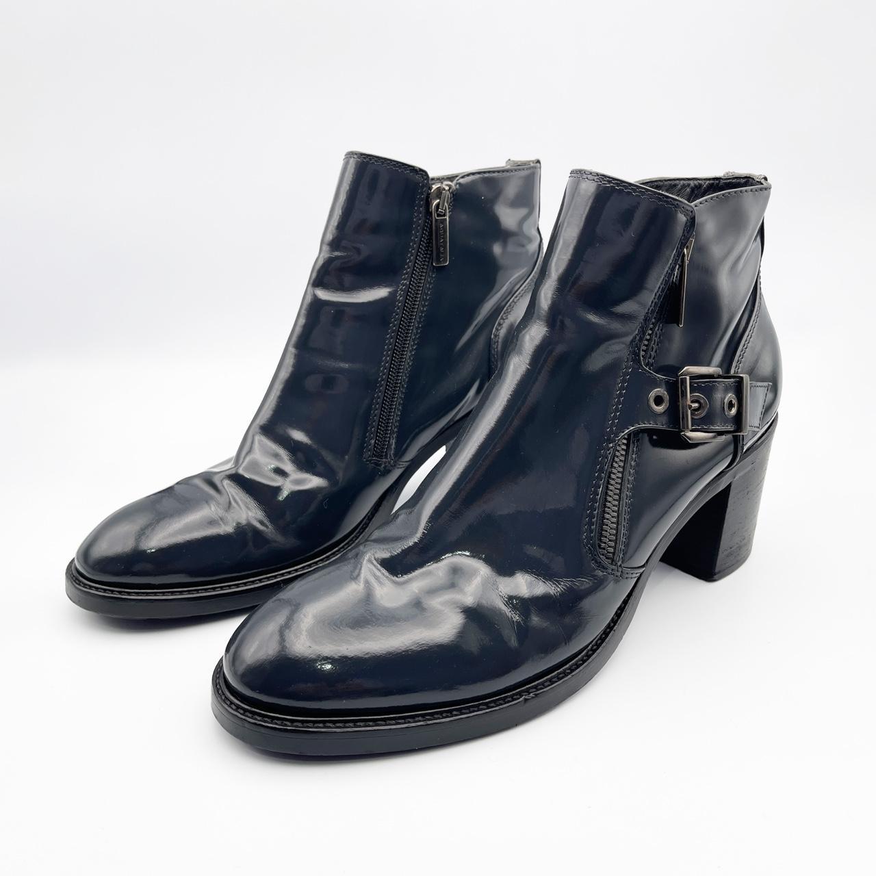 Aquatalia dark navy blue ankle boots. Made in