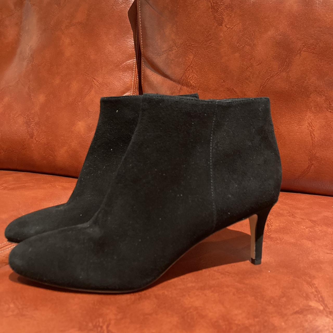 Via Spiga suede booties in amazing condition