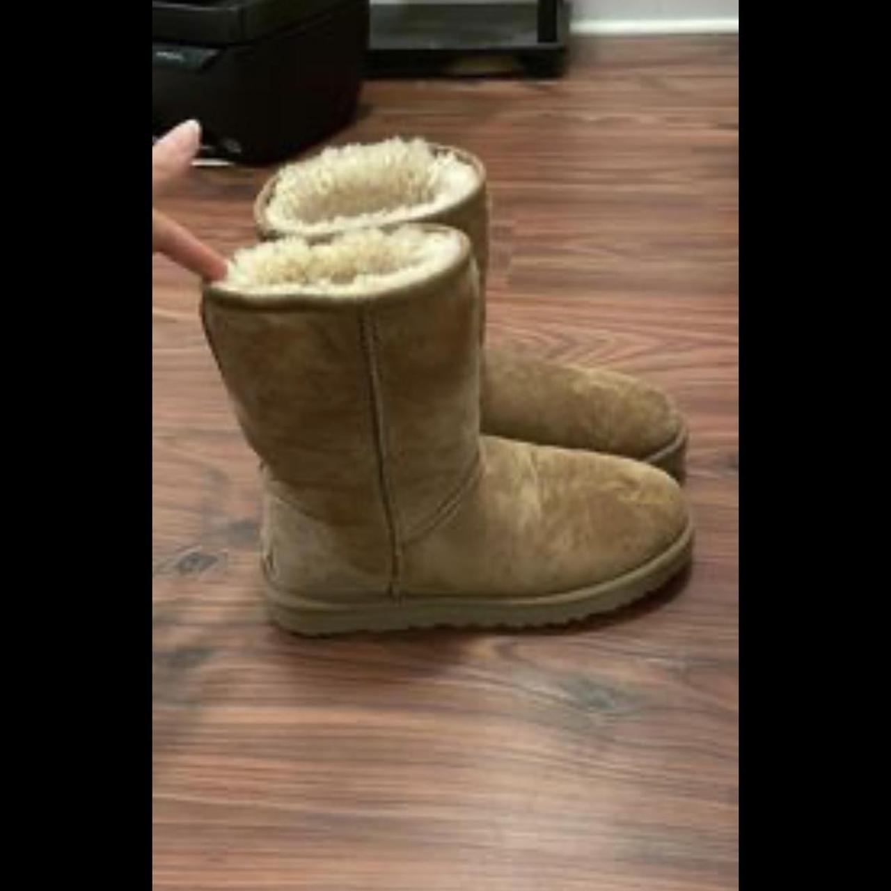 Light tan hot sale ugg boots