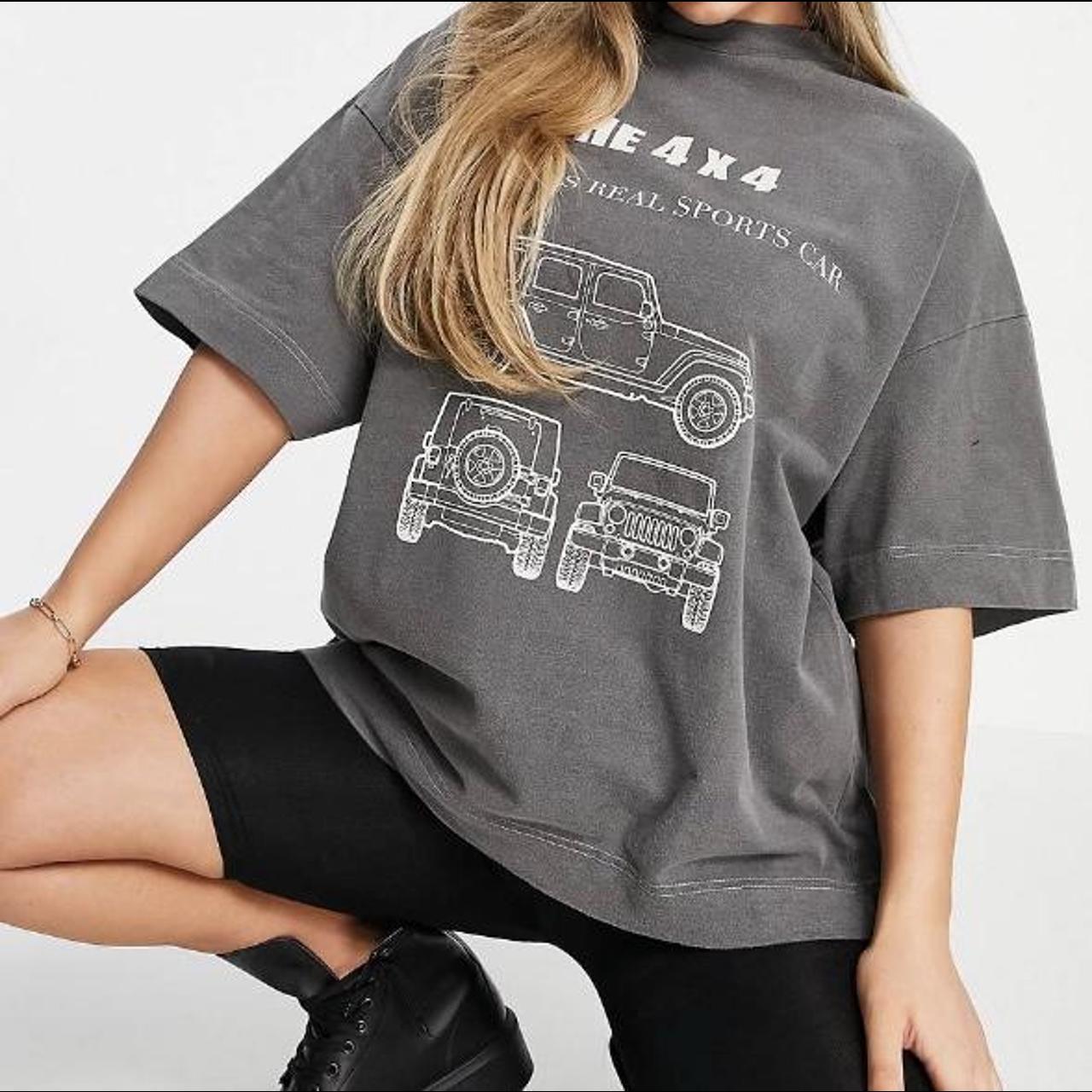 Sisters & Seekers Women's Cream and Grey Tshirt Depop