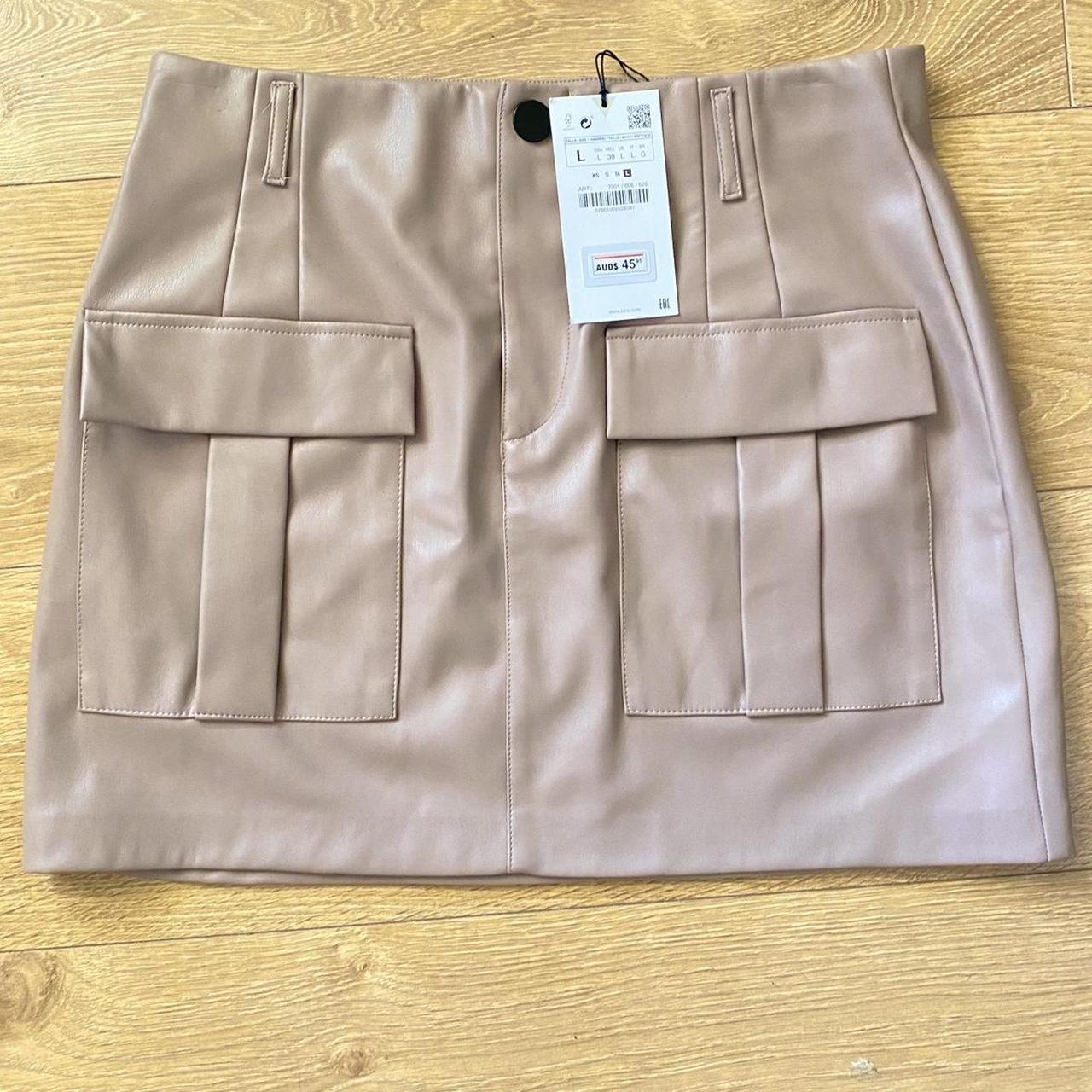 Zara Women's Tan Skirt Depop