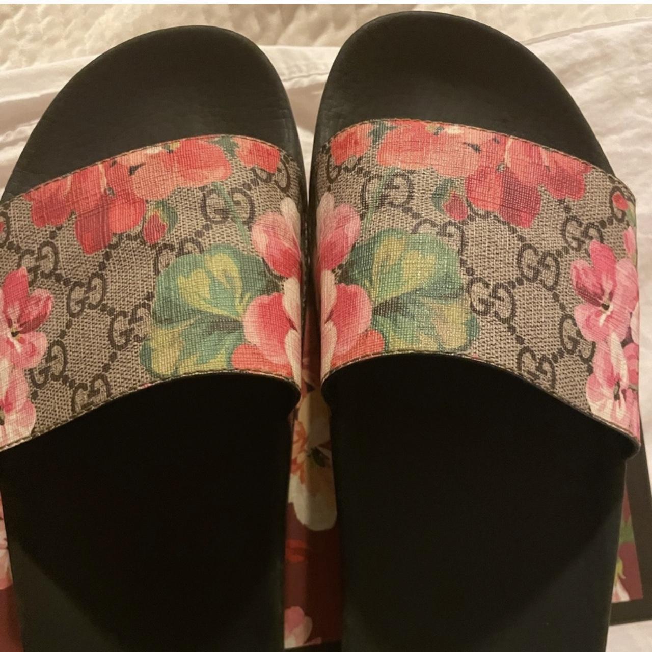 Gucci pink discount pursuit pool slides