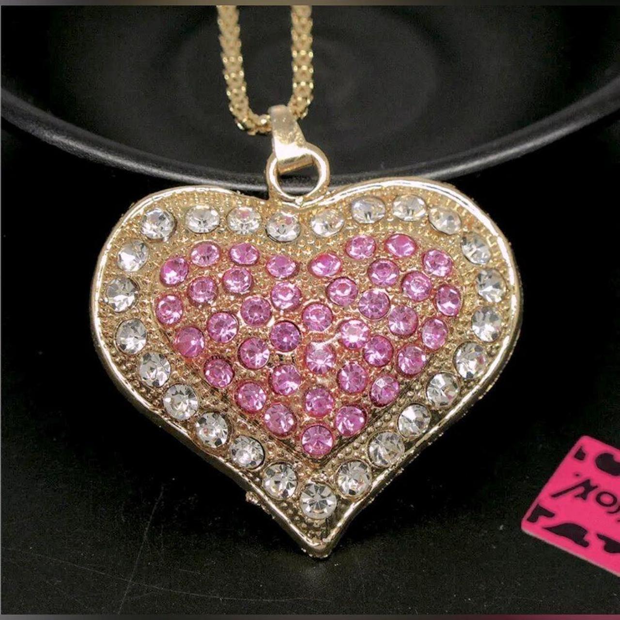 Gorgeous pink rhinestone heart pendant on a fancy 22... - Depop