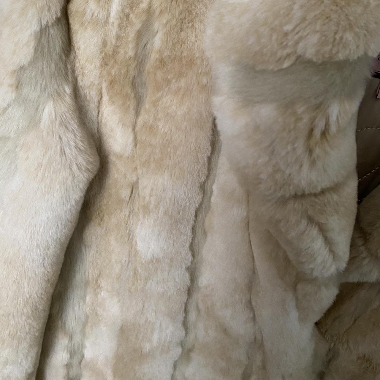 2000s juicy couture cream fur coat! 🍨 -size... - Depop