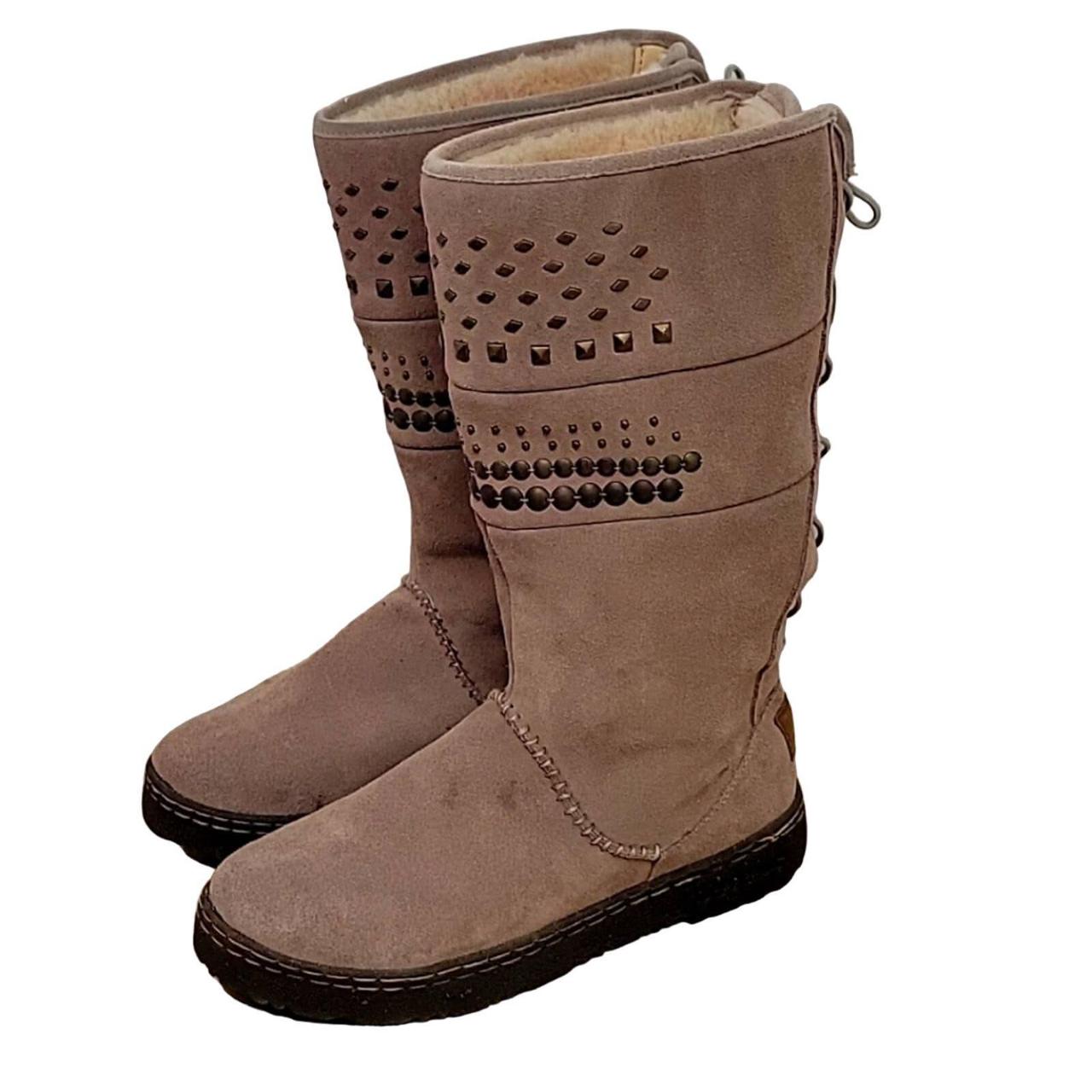 Bearpaw boots with clearance laces in back