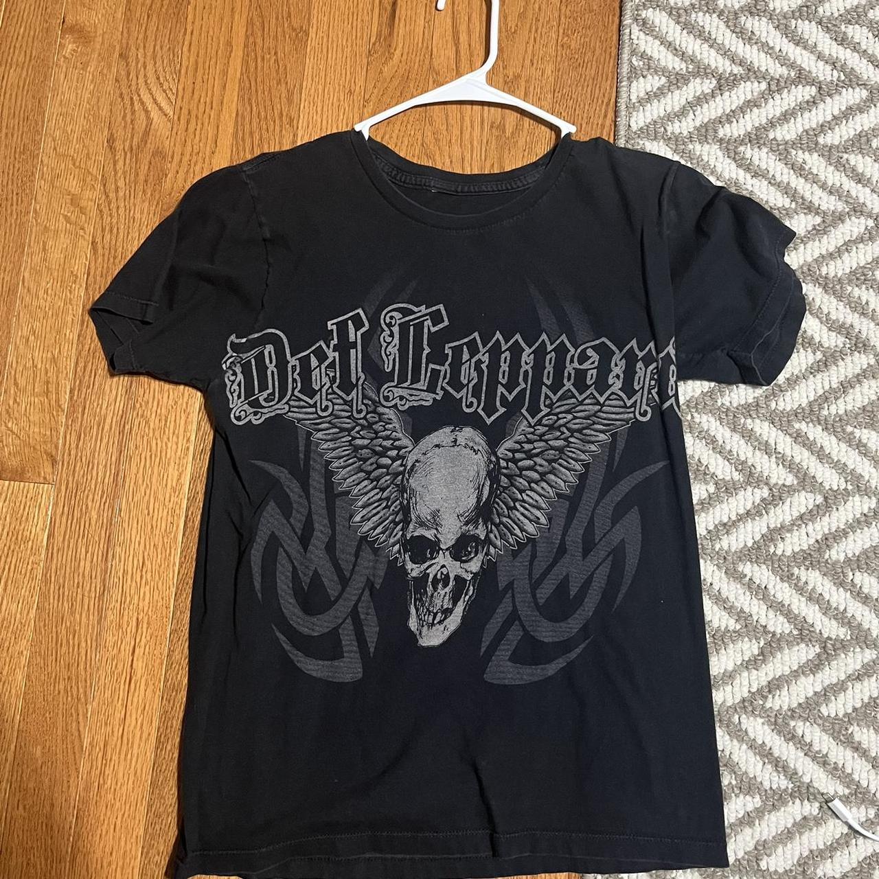 Def leppard vintage emo band tee Tight for perfect... - Depop