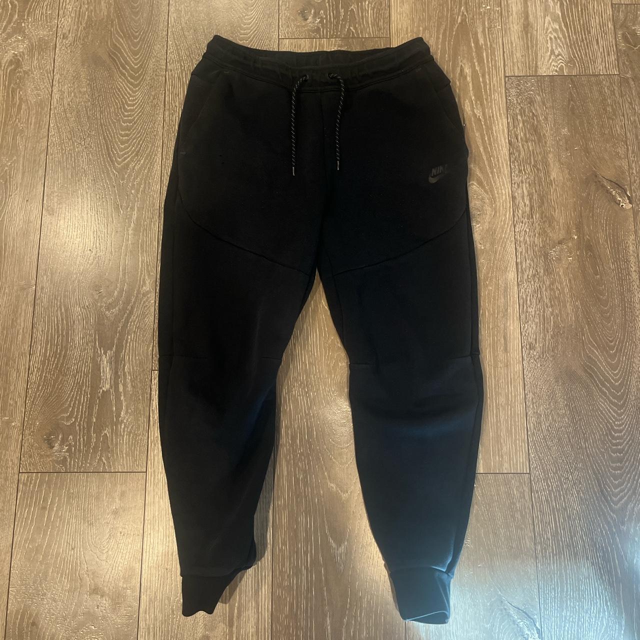 Black Nike tech sweats Size M - Depop