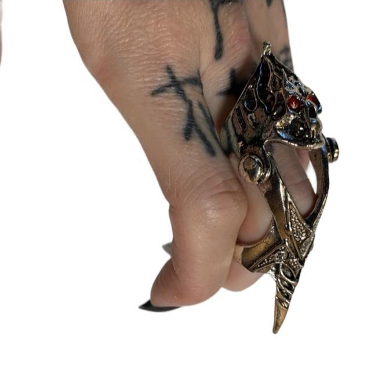 【ファッション通販】の商品をすべて armor skull eyed Red ring Depop | metal a with bends that アクセサリー