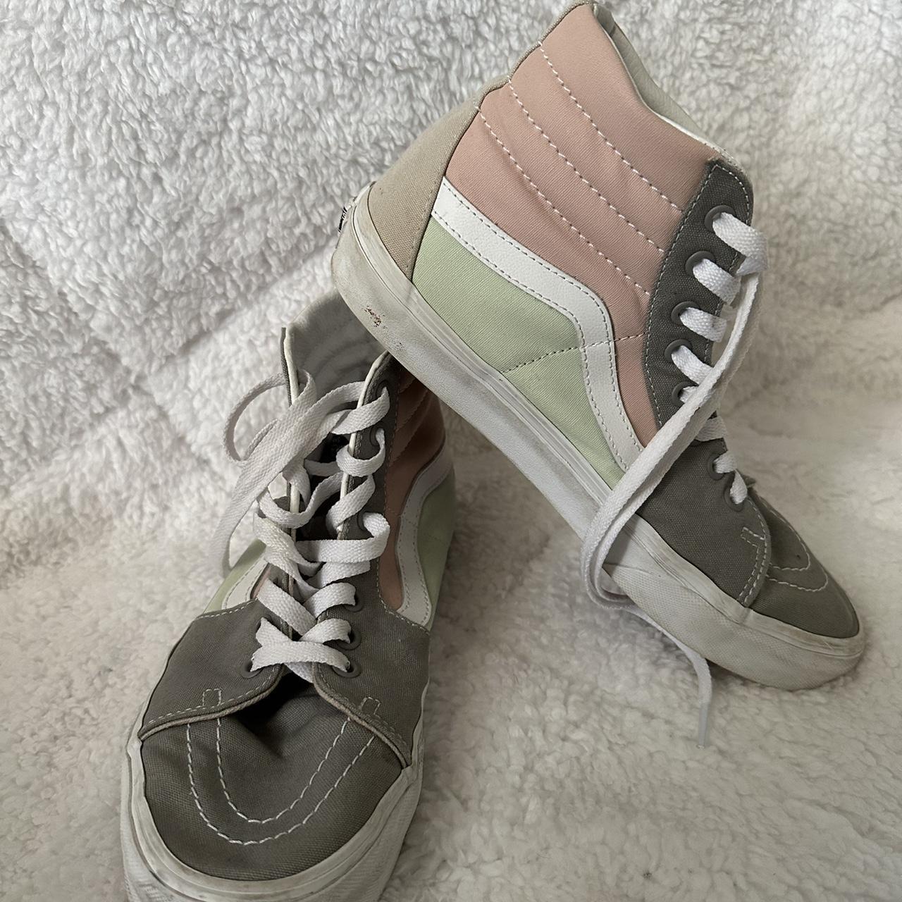 Optical Illusion Grey Green Pink White Shoe Color Pink And White