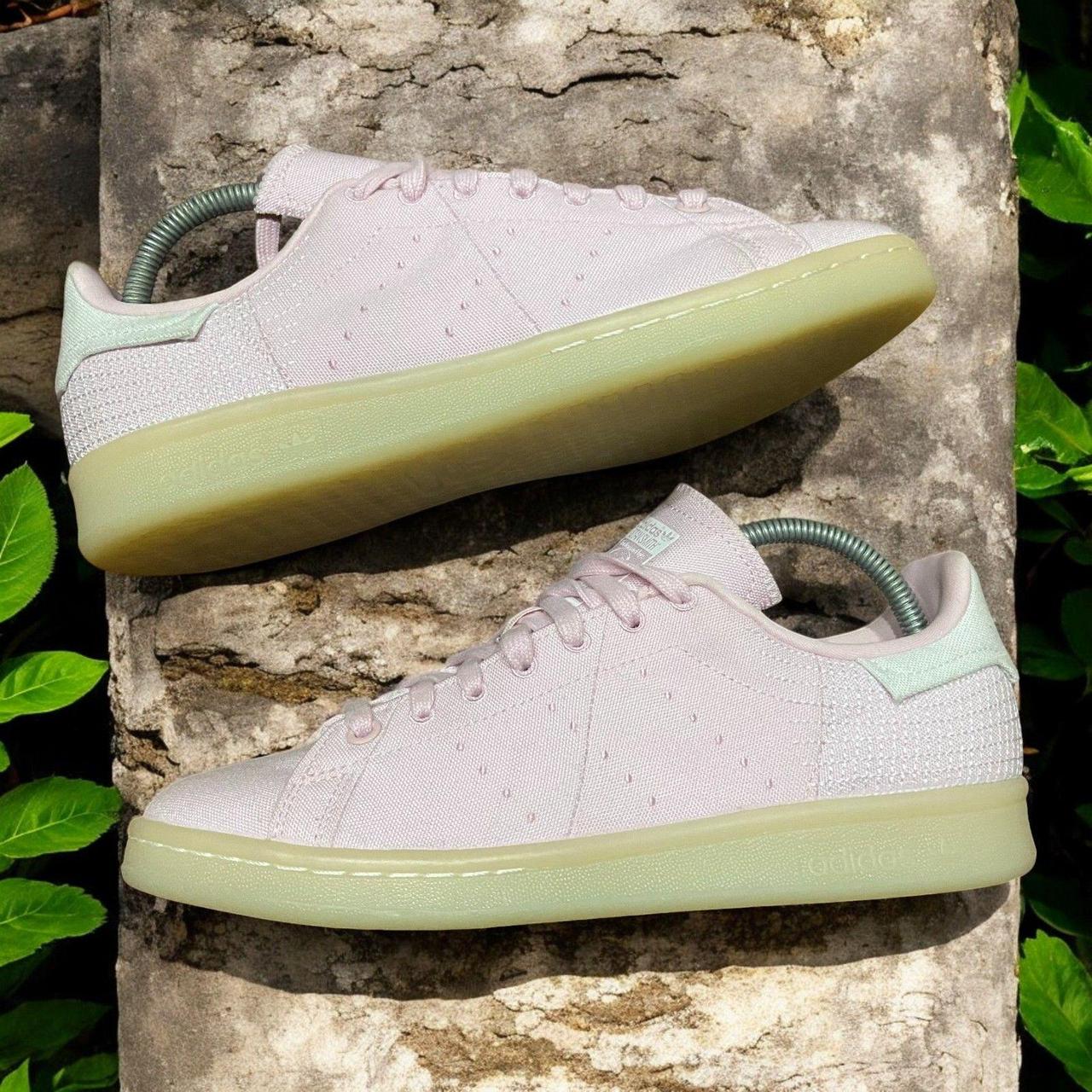 Stan smith pink sole hotsell