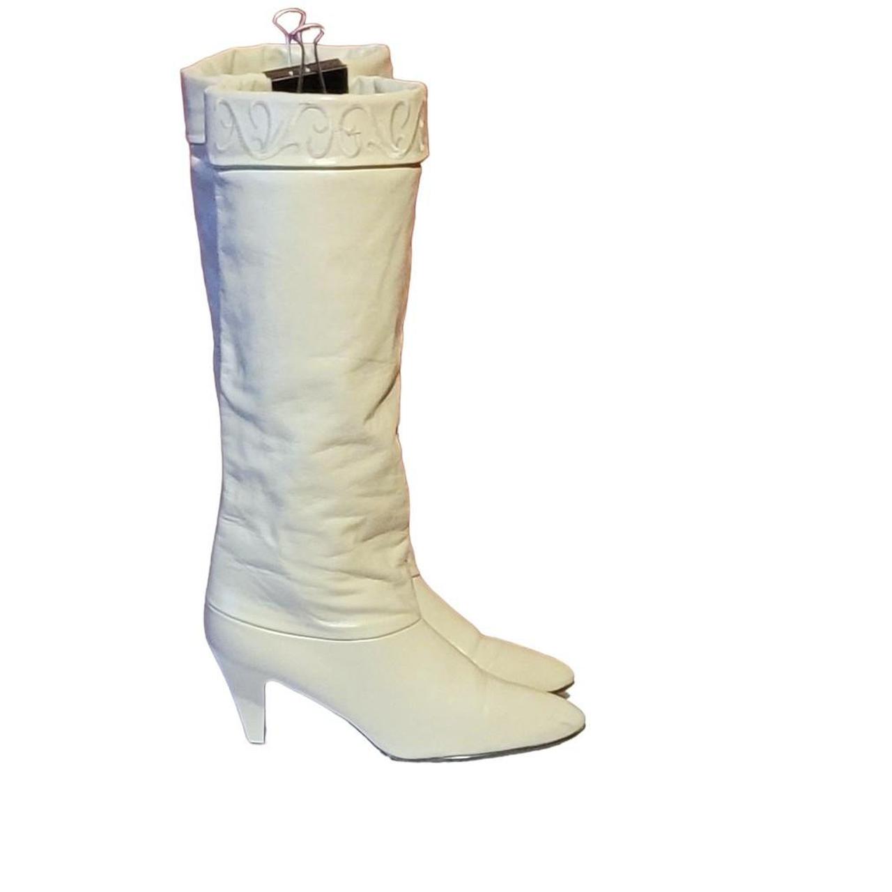 Women's Cream Boots Depop