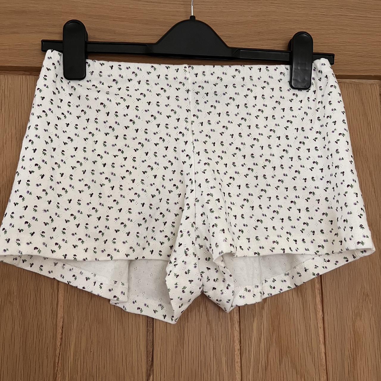 Brandy Melville Women's Purple and White Shorts Depop