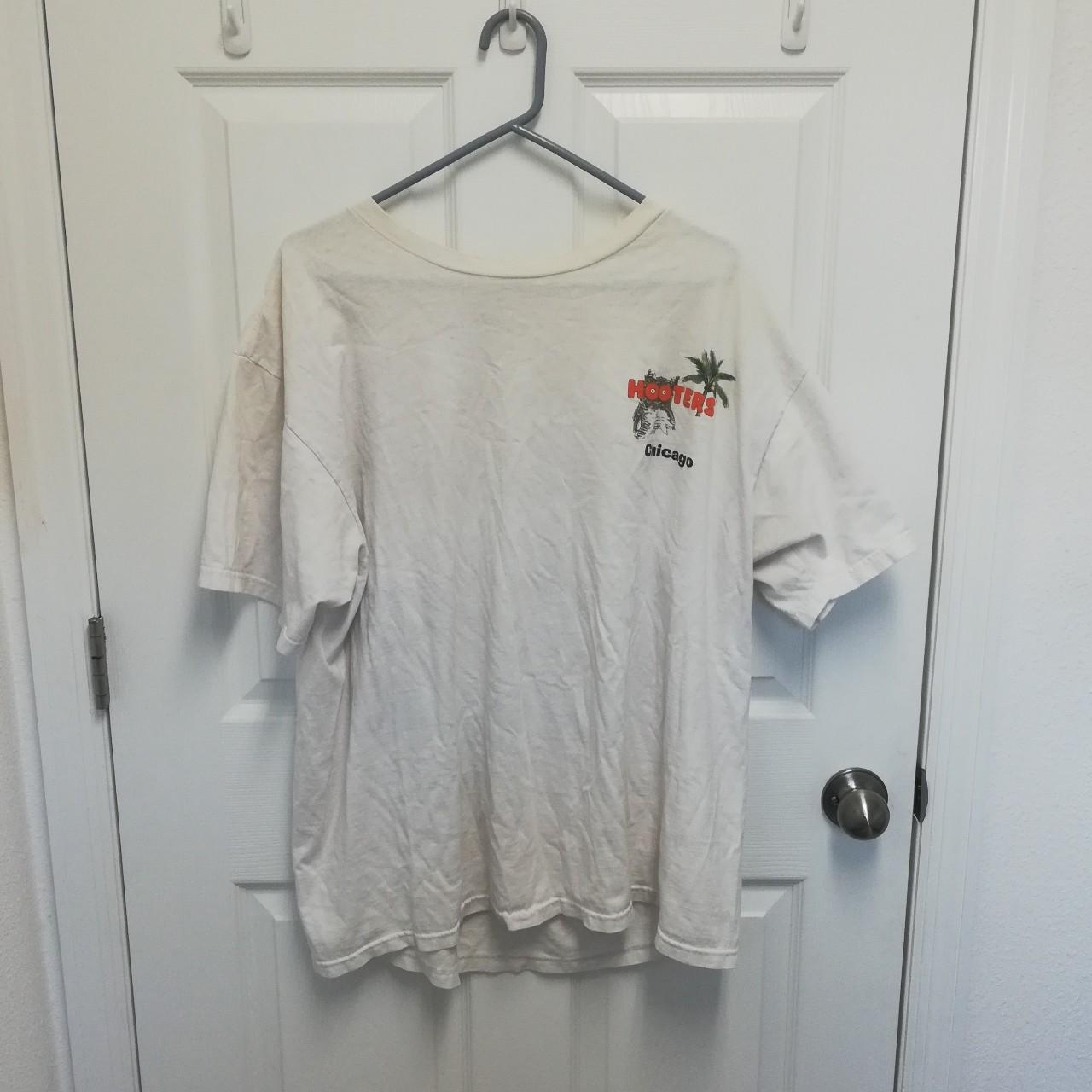 2000 Y2K Hooters Chicago T Shirt. Size XXL 100%... - Depop