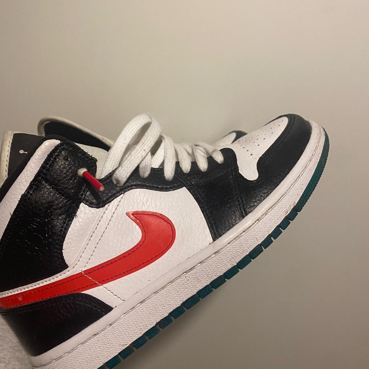 alternate swoosh jordans