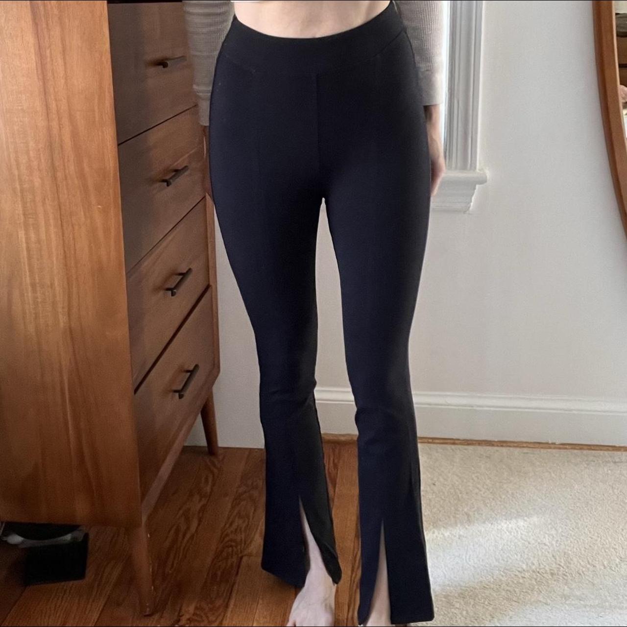 Alo Yoga high Waisted Flutter Legging in Black Size - Depop