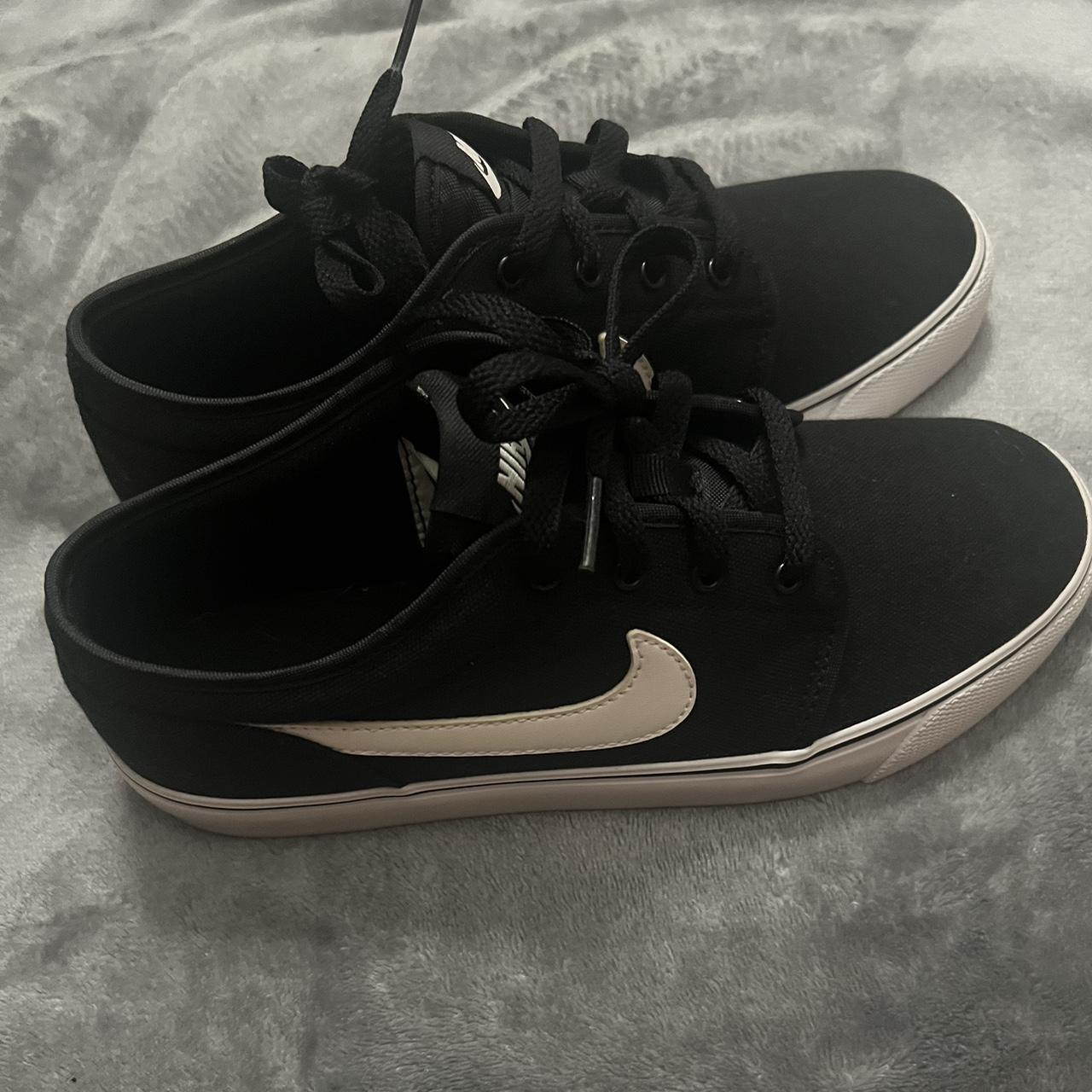 nike toki low all black