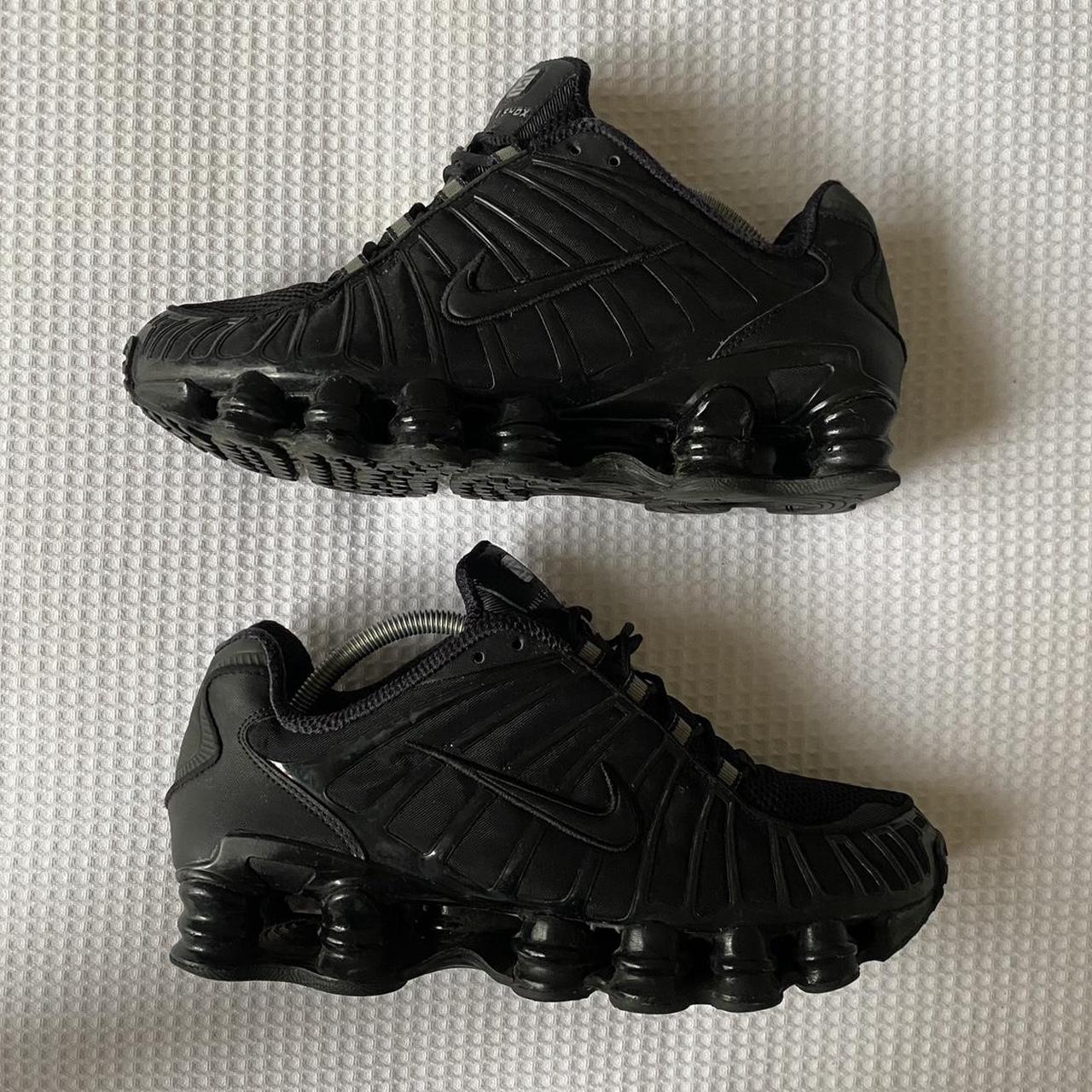 black nike trainers men