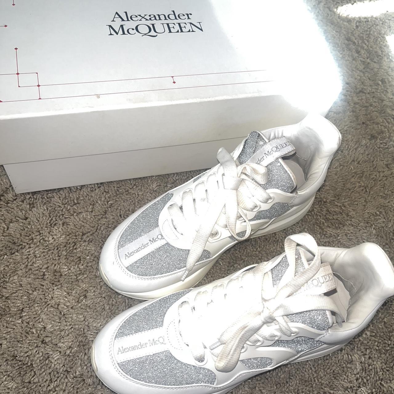 Alexander mcqueen white 2024 and grey trainers