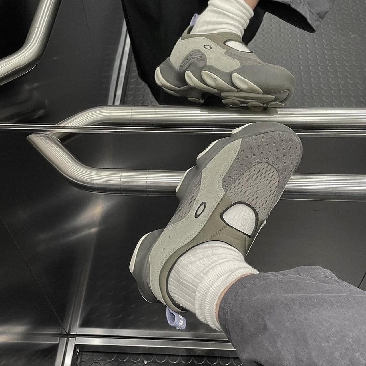 OAKLEY BRAIN DEAD FLESH SANDAL グレー サイズ9 RARE! Brain Dead x Oakley Factory Team Flesh Sandals | Depop