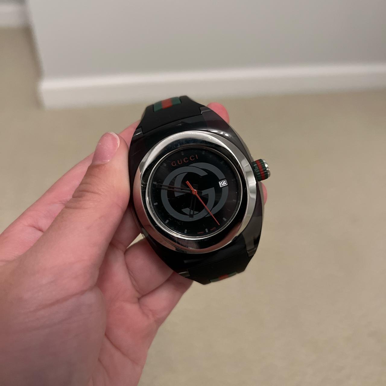 Black gucci hotsell sync watch