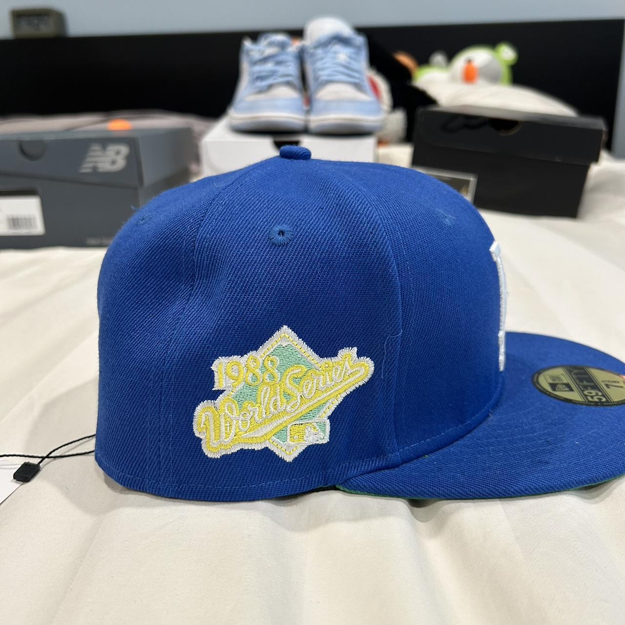 Los Angeles Dodgers fitted hat with a 1988 World - Depop