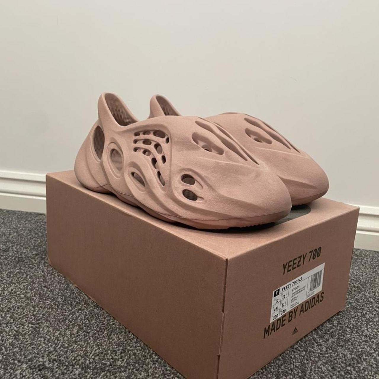 yeezy clogs