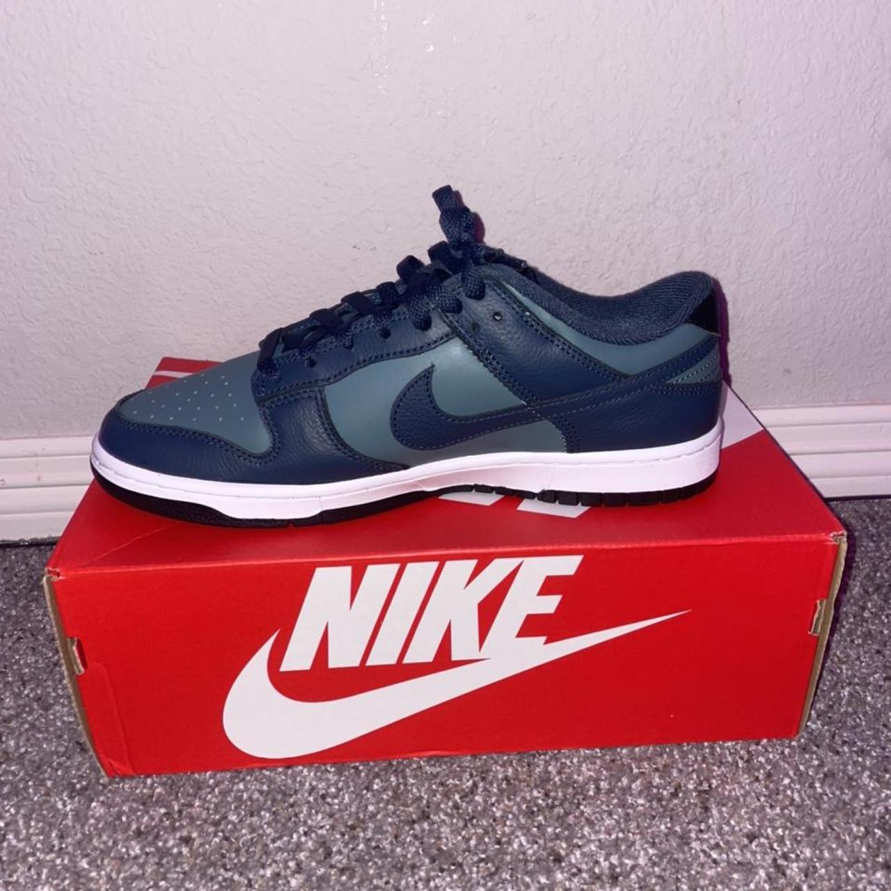 Nike Men's Navy and Blue Trainers | Depop