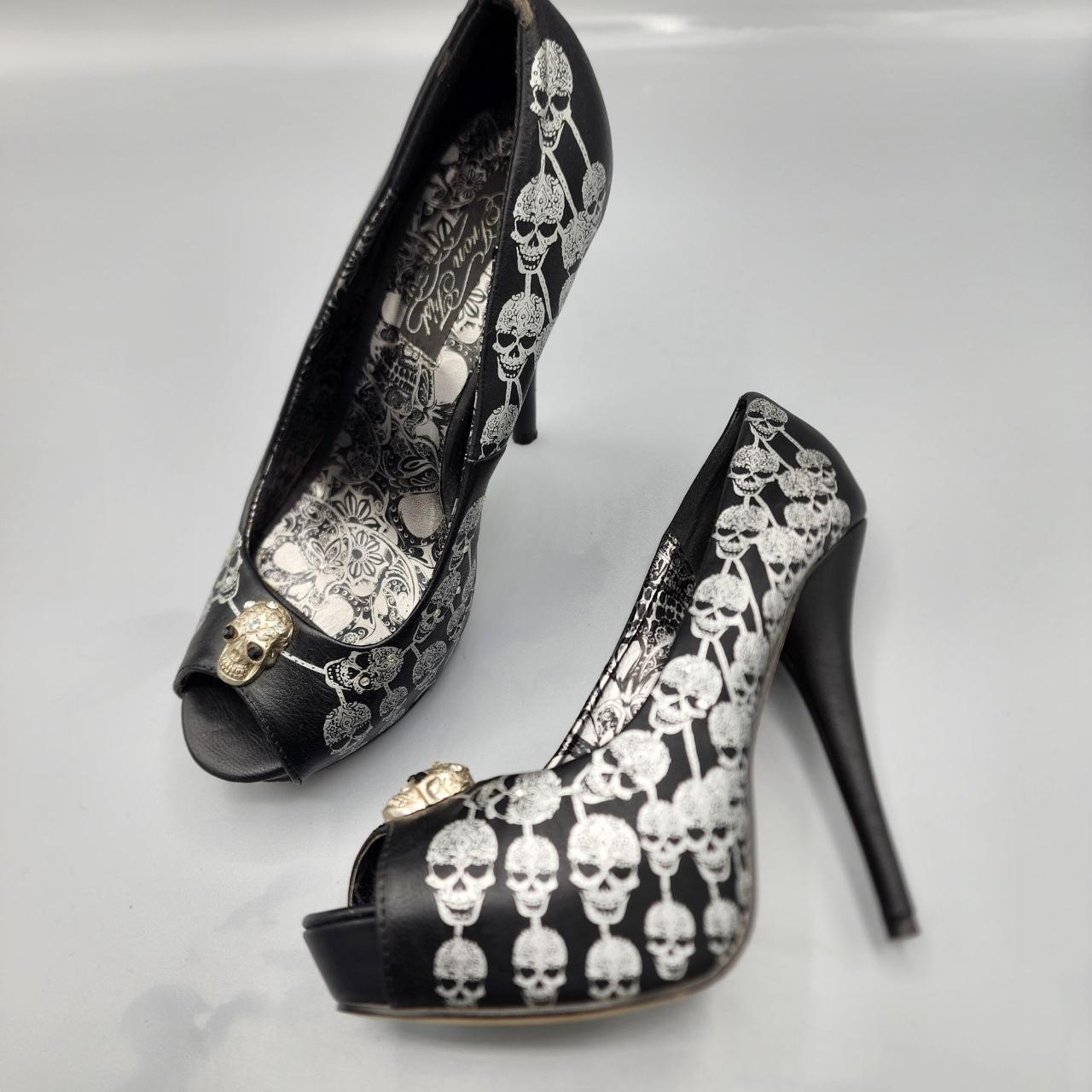 Iron Fist Women's Black and Silver Courts
