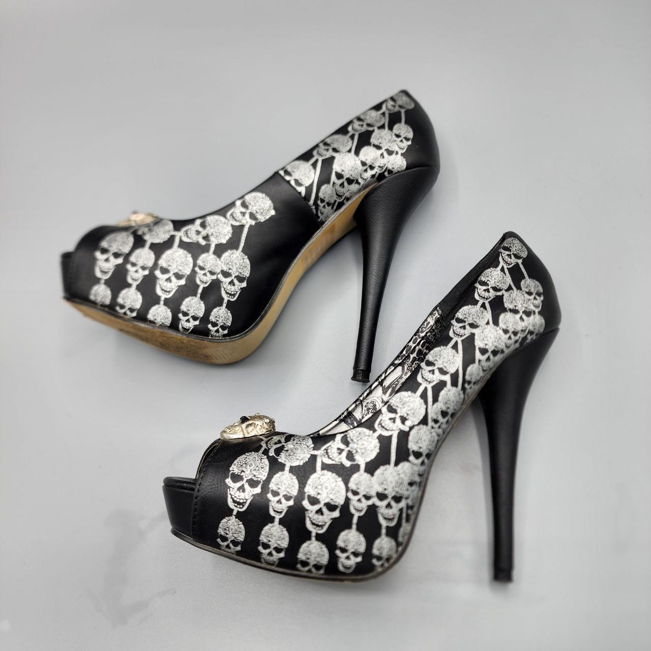 Iron Fist Women's Black and Silver Courts (3)