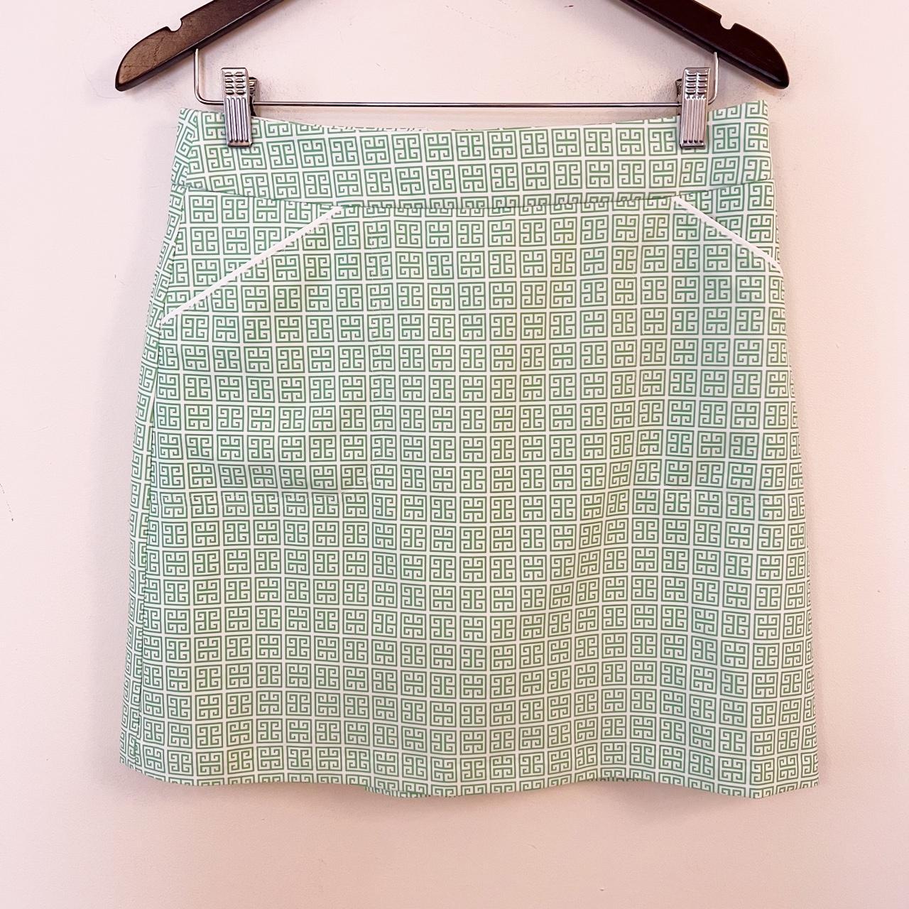 Peter Millar Women's Green and White Shorts Depop