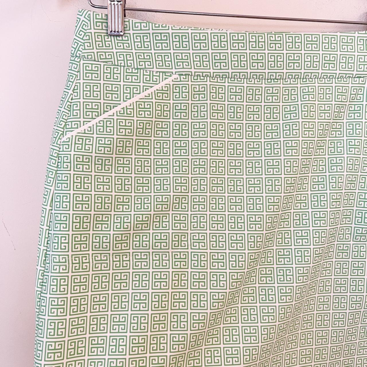 Peter Millar Women's Green and White Shorts Depop