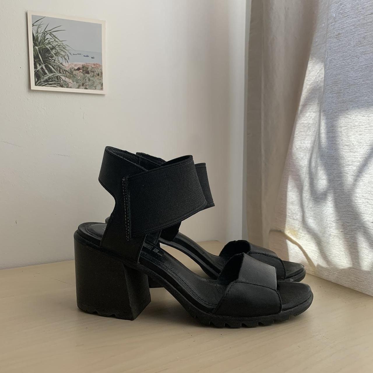 sorel nadia sandals. black leather with 3 block Depop