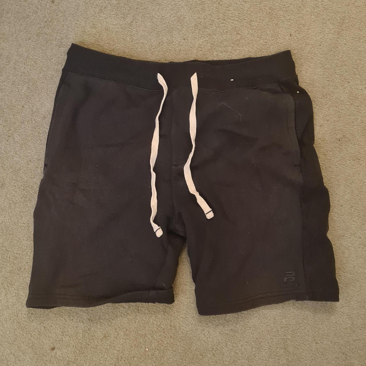 Pull&Bear Men's Black and Navy Shorts | Depop