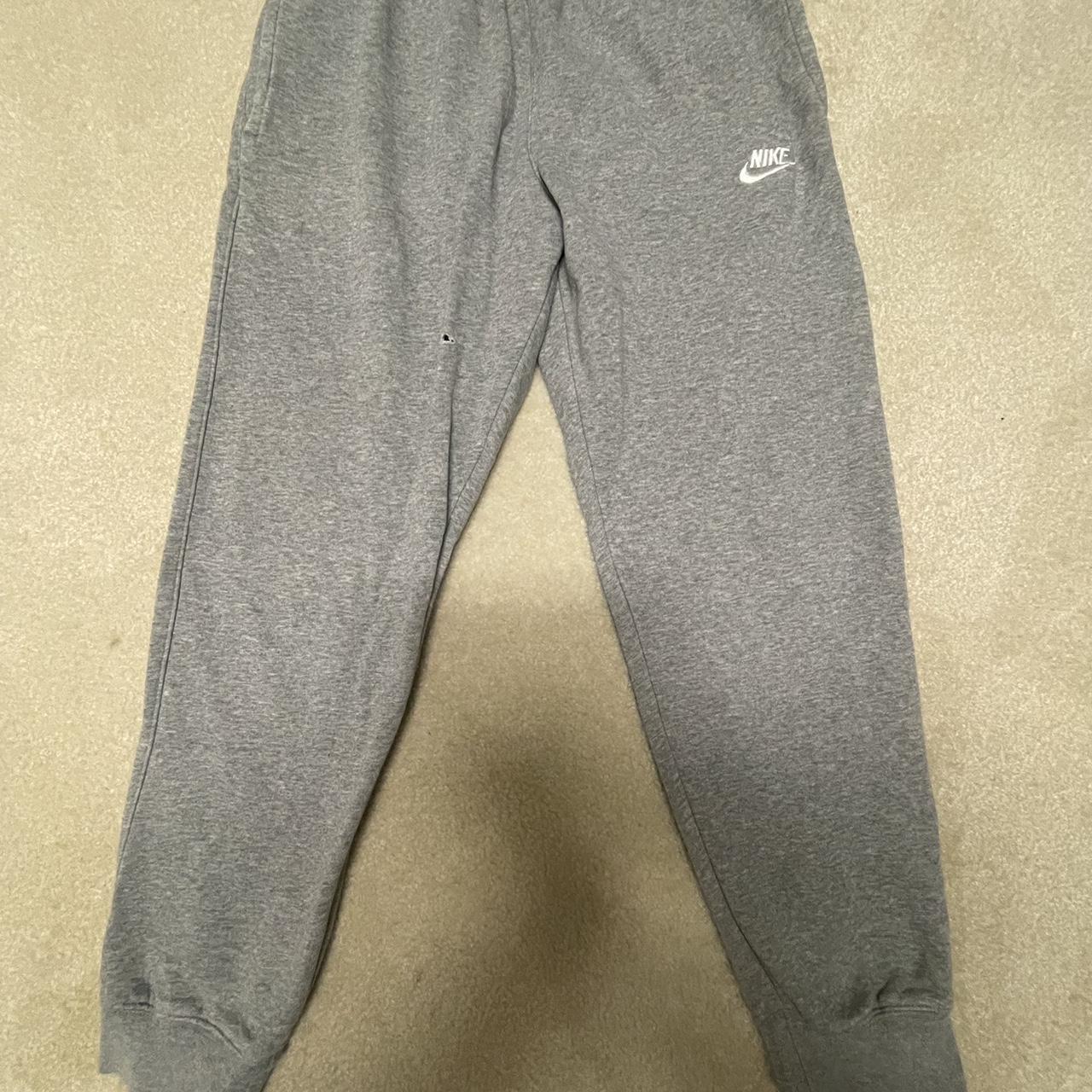 grey nike jogging suit