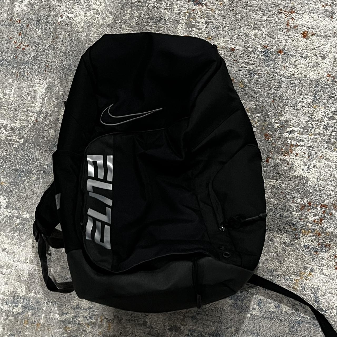 nike elite bag in 10/10 condition besides a small... - Depop