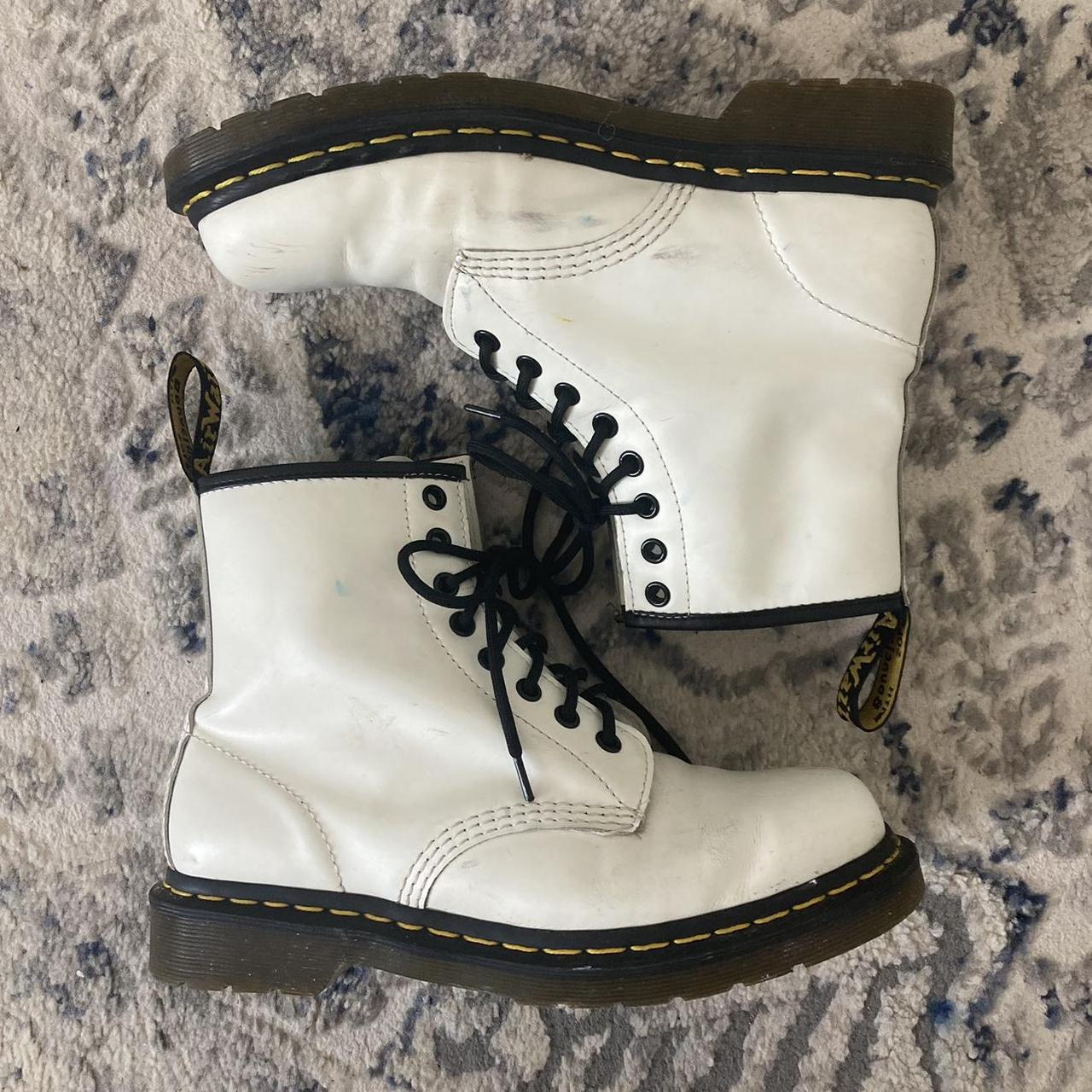 styling white dr martens