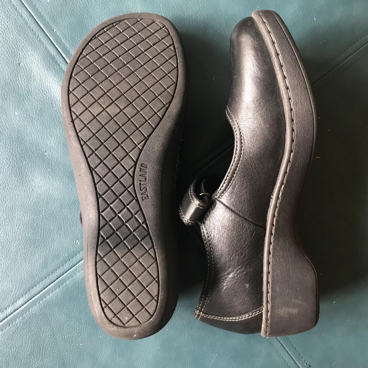 eastland mary jane shoes