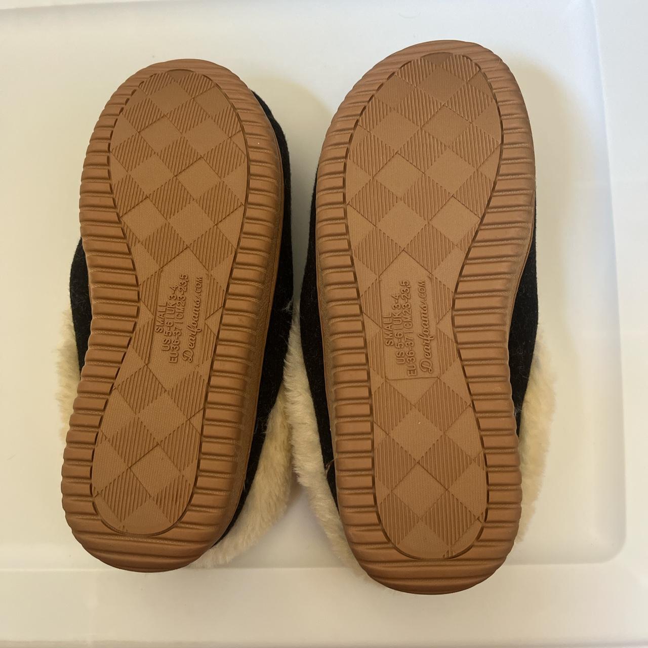 Dearfoams Women's Black Slippers (2)