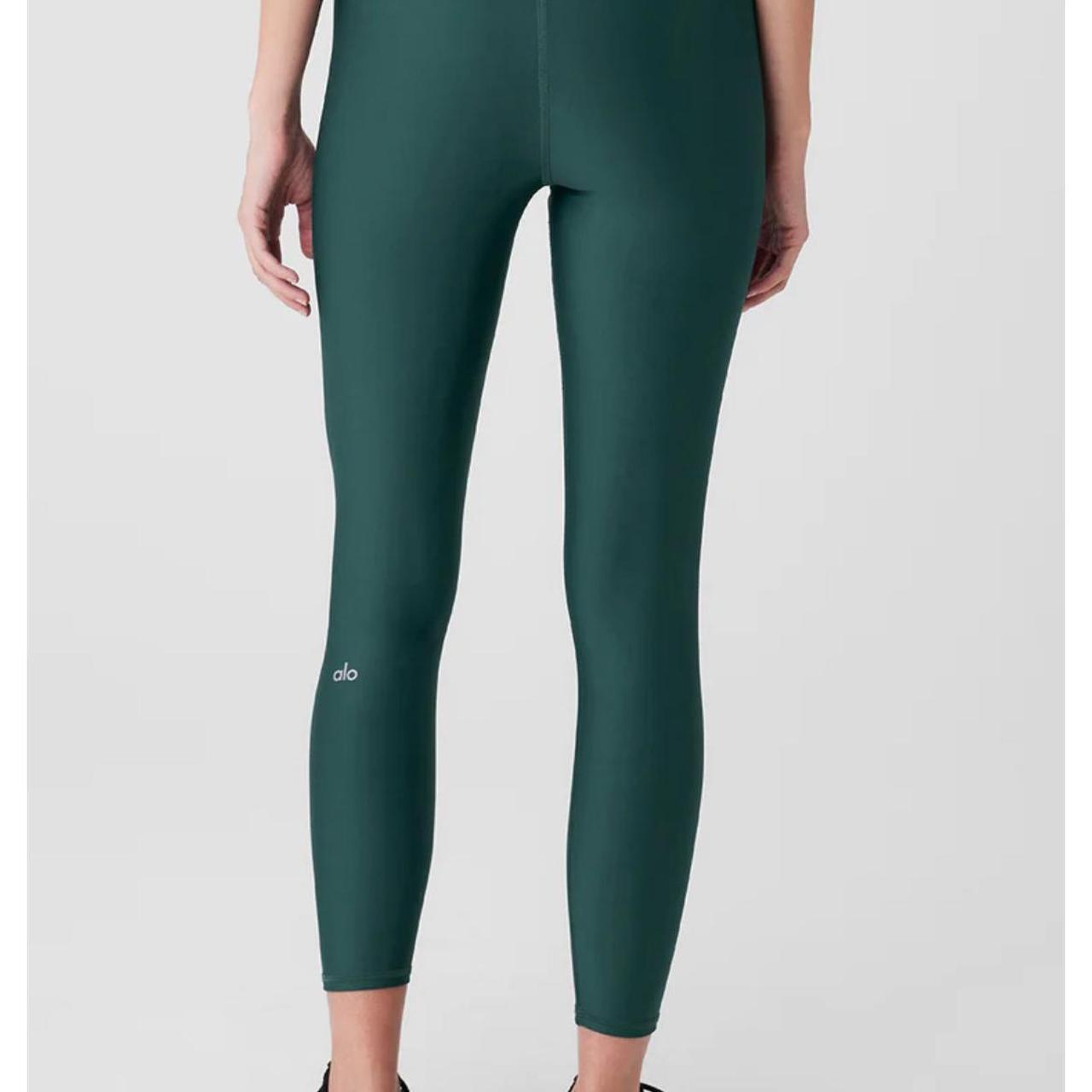 Alo yoga NWT 7/8 airlift legging in midnight green - Depop