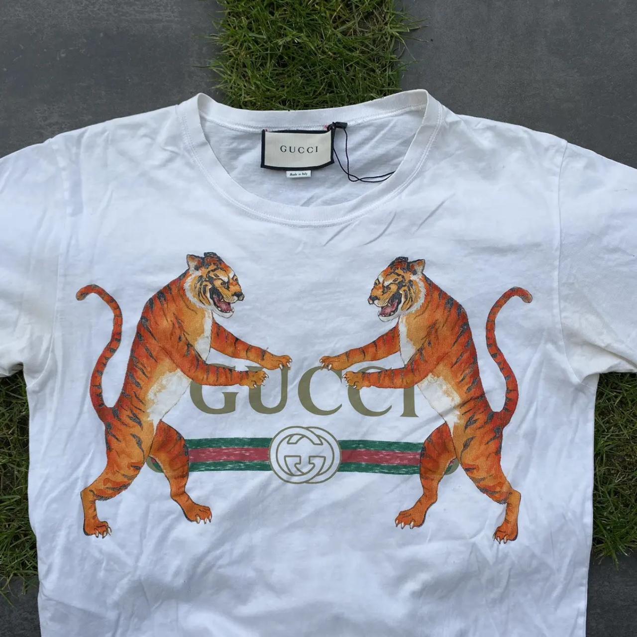 GUCCI BIG LOGO FIGHTING TWIN TIGERS TSHIRT TEE | Depop GUCCI BIG LOGO FIGHTING TWIN TIGERS TSHIRT TEE | Depop