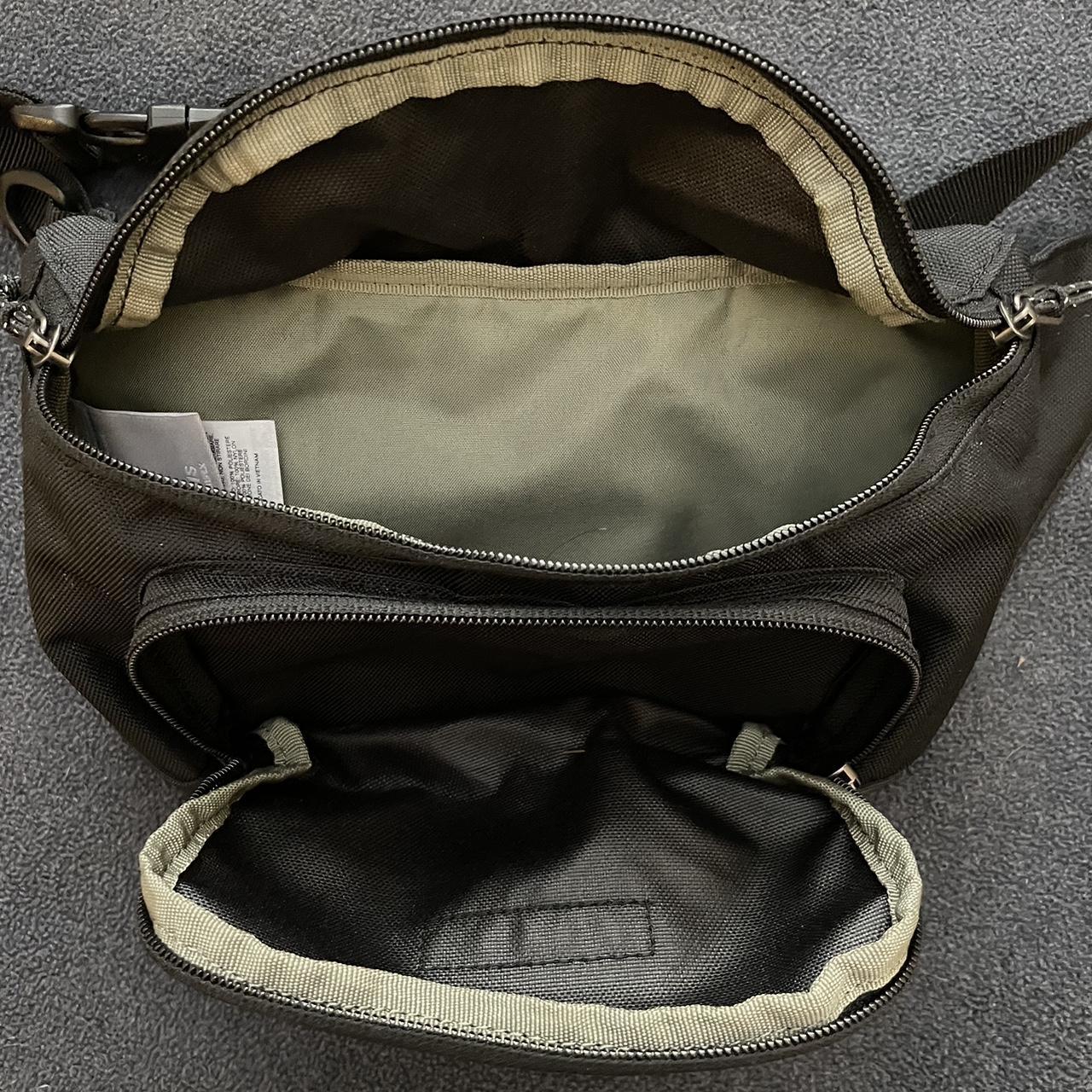 black columbia fanny pack + pin - Depop