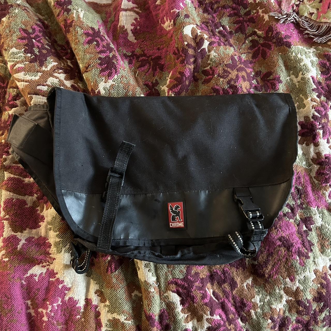 Timbuk2 XS Classic Messenger Bag Black with red - Depop