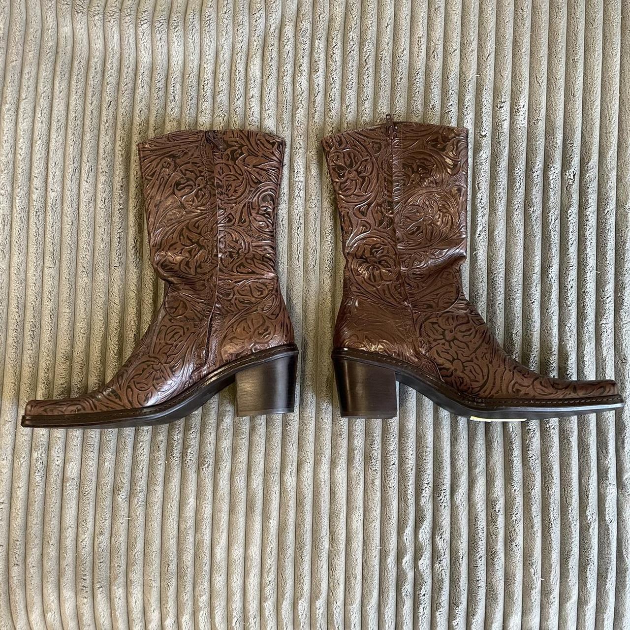 Gianni Bini Women's Brown and Black Boots | Depop