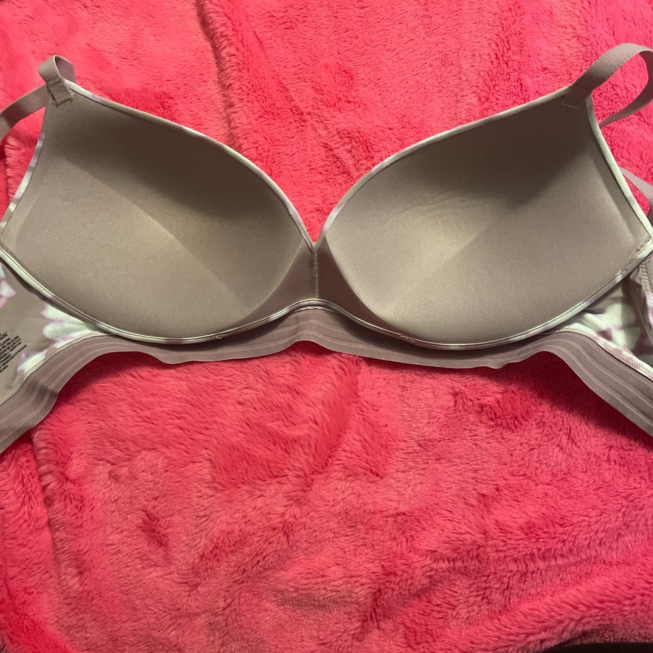 Push up wire free bra, Adjustable closure, and... - Depop